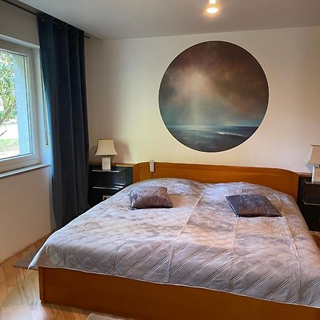 Ruhige Ferienwohnung , Ideal Fuer Berufspendler Hadamar Extérieur photo